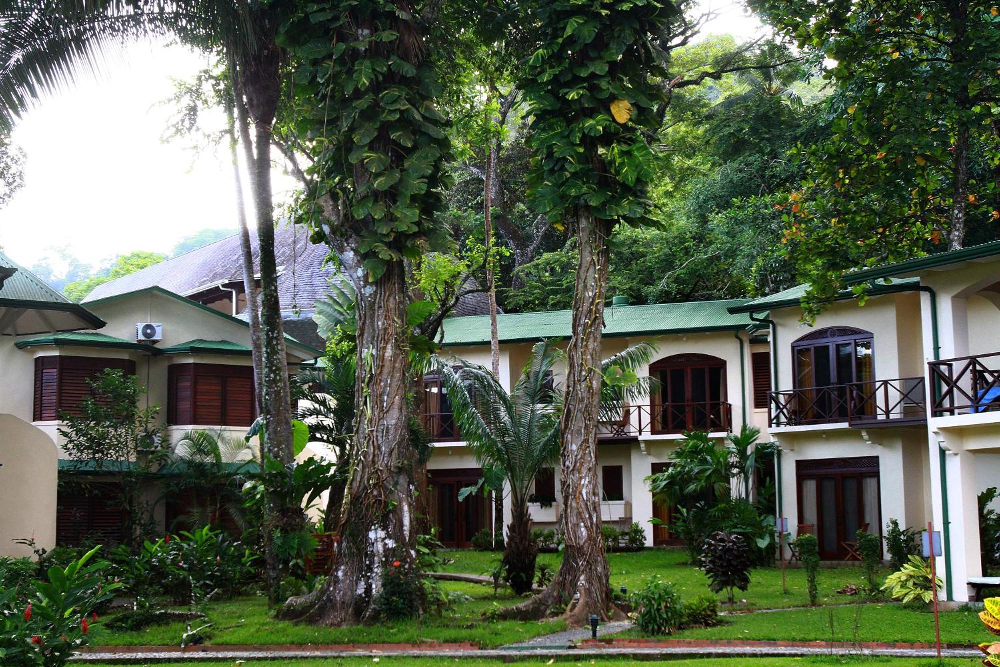 Club Del Mar Oceanfront Hotel Jaco Bagian luar foto